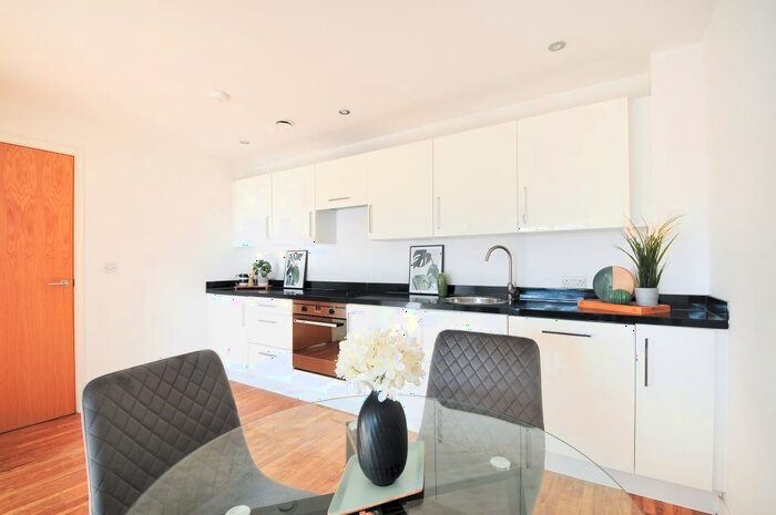 2 Bedroom Flat For Sale In Elmira Way, Salford, M5