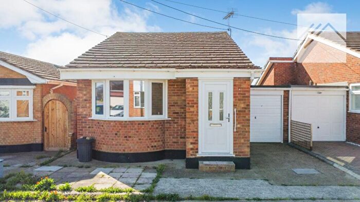 2 Bedroom Bungalow For Sale In Hellendoorn Road, Canvey Island, SS8
