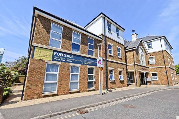 Studio For Sale In Meadowlea Close, Harmondsworth, UB7