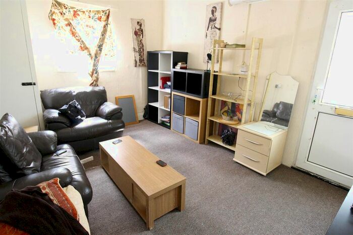 1 Bedroom Flat To Rent In Ninian Road, Roath, Cardiff, CF23