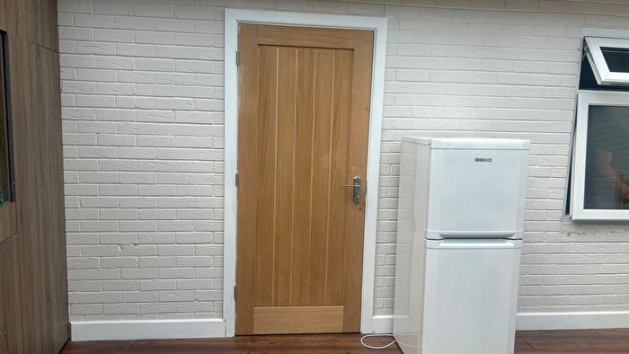 Studio To Rent In Basildene Road, Hounslow, TW4