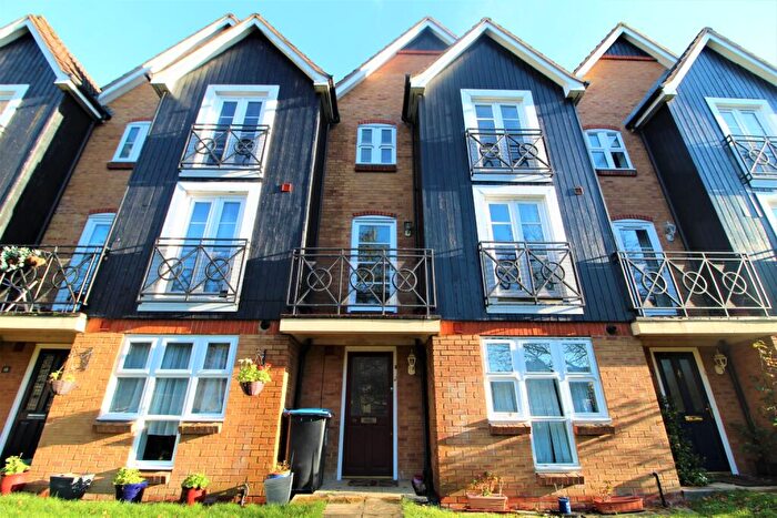 4 Bedroom Town House To Rent In Mulready Walk, Hemel Hempstead, Hertfordshire, HP3