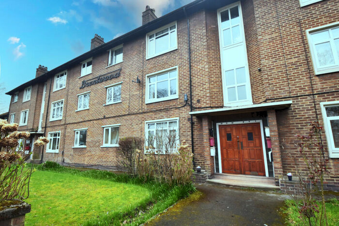 2 Bedroom Flat To Rent In Brentwood House, M41