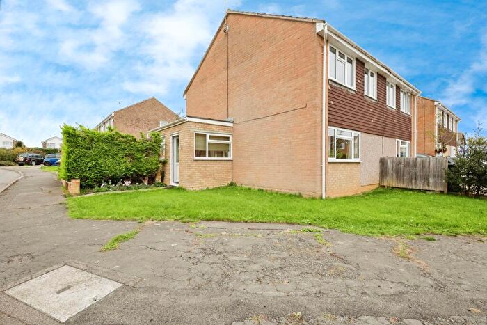 3 Bedroom Semi Detached House For Sale In Waggoners Way, Bugbrooke, Northampton, Northamptonshire, NN7