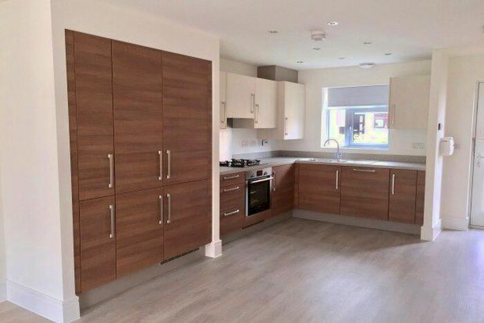 3 Bedroom Semi-Detached House To Rent In Kiln View, Stoke-On-Trent, ST1