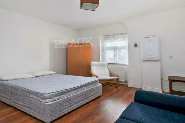 Flat To Rent In Mount View Road, N4