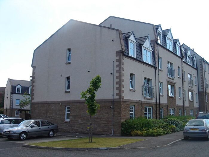 2 Bedroom Flat To Rent In Perth, PH2