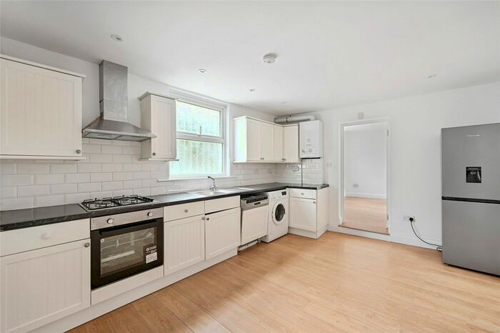 3 Bedroom Flat To Rent In Percy Road, London, W12