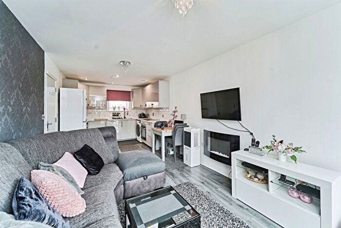 2 Bedroom Flat For Sale In Terret Close, Walsall, West Midlands, WS1