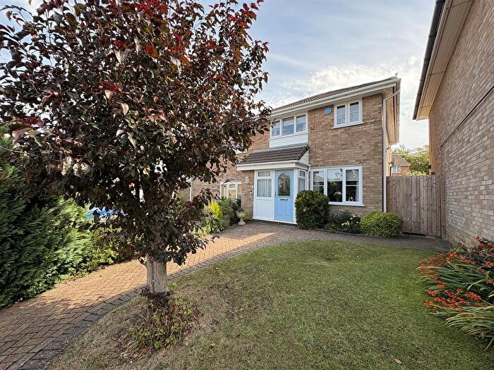 3 Bedroom Property For Sale In Magdalen Close, Daventry, NN11