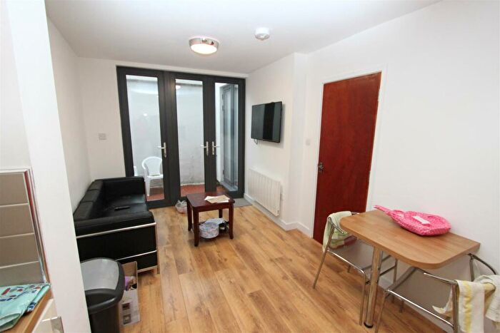 3 Bedroom Flat To Rent In Regent Street, Clifton, Bristol, BS8
