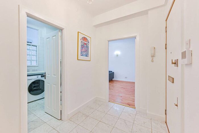 2 Bedroom Flat To Rent In Grove End Road, St John's Wood, NW8