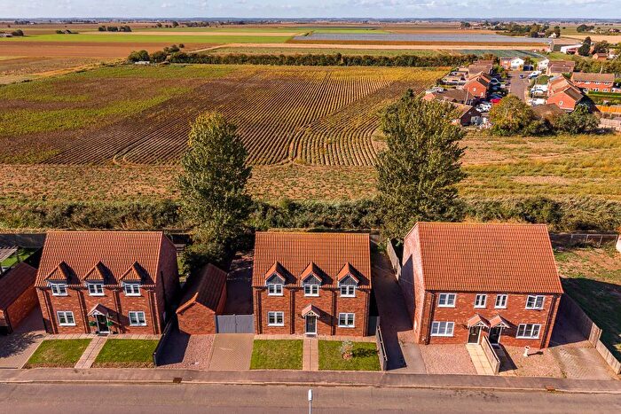 3 Bedroom Detached House For Sale In Six House Bank, West Pinchbeck, PE11