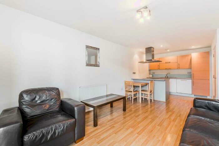 2 Bedroom Flat To Rent In High Street, Stratford, London, E15