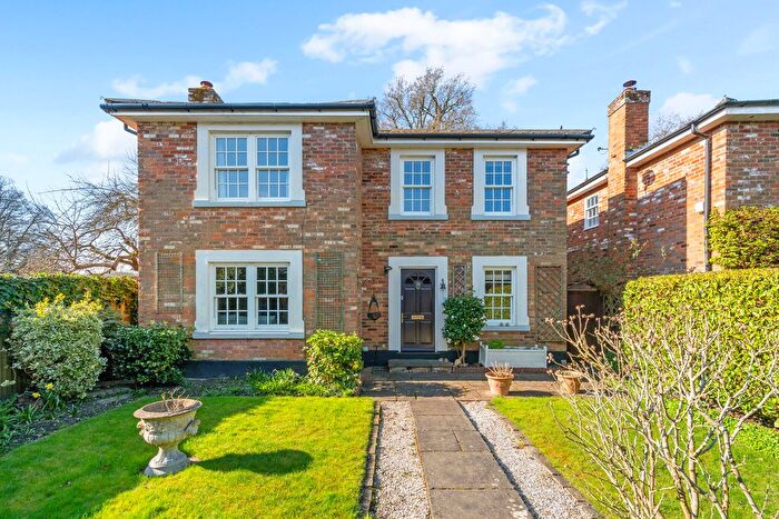 4 Bedroom Detached House For Sale In Winchfield Court, Winchfield, RG27