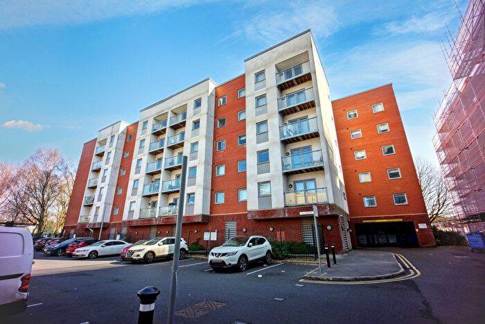 1 Bedroom Flat For Sale In Elmira Way, Salford, M5