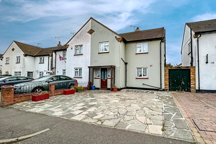 3 Bedroom Semi-Detached House For Sale In Eastern Avenue, Southend-on-Sea, SS2