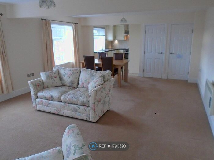 2 Bedroom Flat To Rent In Copperfield House, Barton Upon Humber, DN18