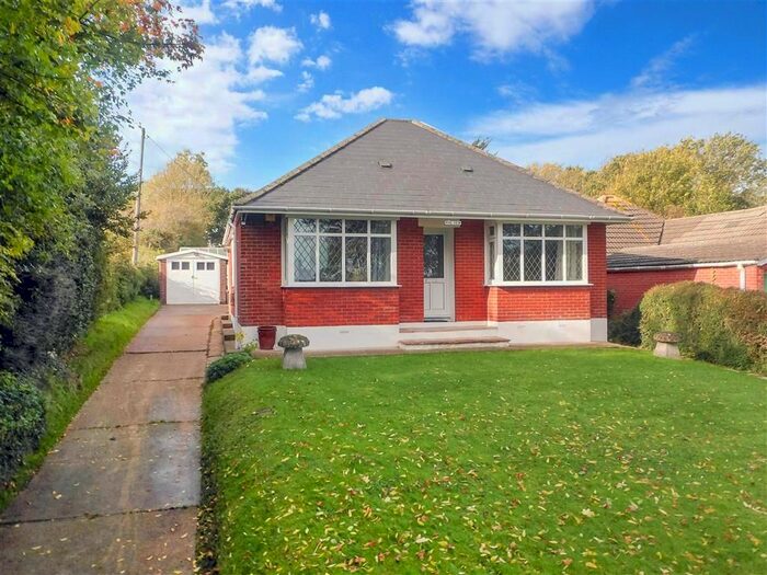 2 Bedroom Detached Bungalow For Sale In Rew Street, Cowes, Isle Of Wight, PO31