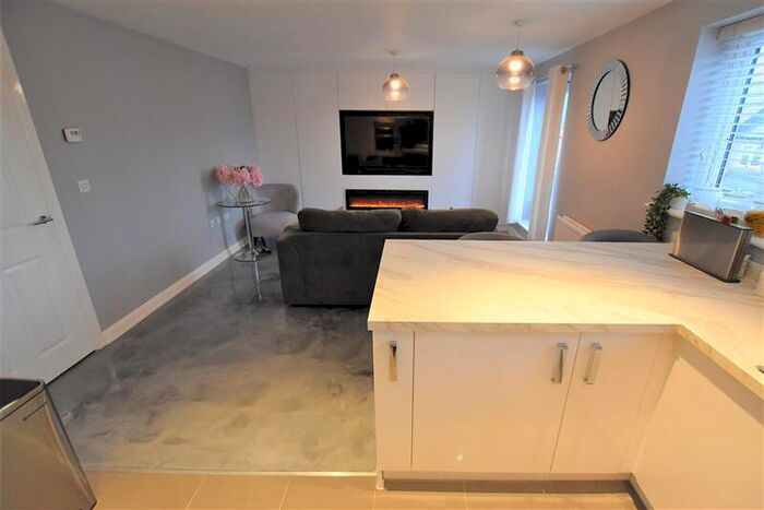 2 Bedroom Apartment To Rent In Oxleaze Way, Paulton, BS39