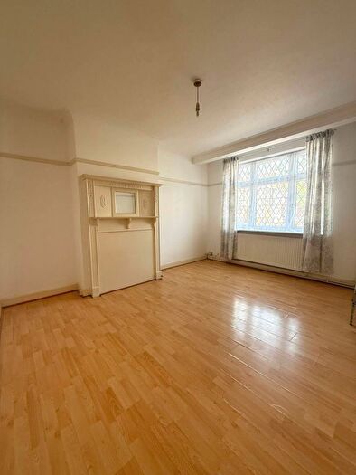 3 Bedroom Semi Detached House To Rent In Heston Avenue, Hounslow, TW5