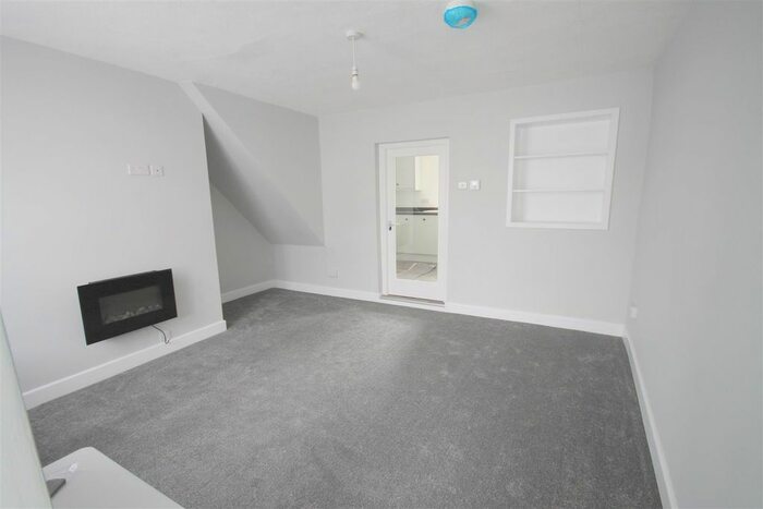 2 Bedroom Cottage To Rent In Soundwell Road, Kingswood, Bristol, BS15