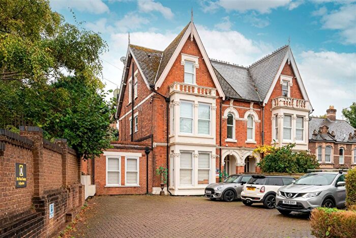 1 Bedroom Flat To Rent In Priory Road, High Wycombe, HP13