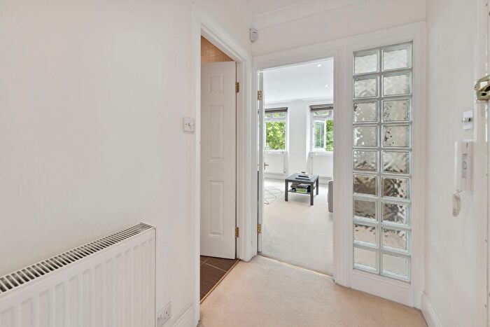 3 Bedroom Flat For Sale In Cornwall Gardens, South Kensington, SW7
