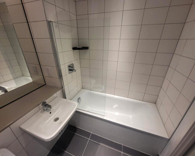 2 Bedroom Flat To Rent In Block B, Bury Street, Salford, Lancashire, M3