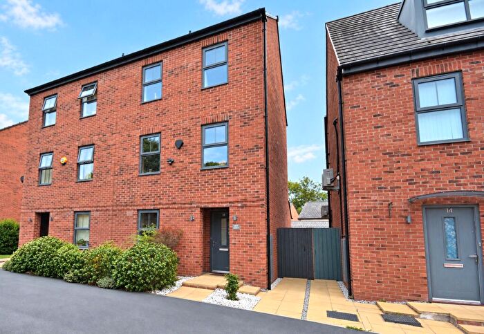 4 Bedroom Town House For Sale In Magnolia Road, Seacroft, Leeds, West Yorkshire, LS14