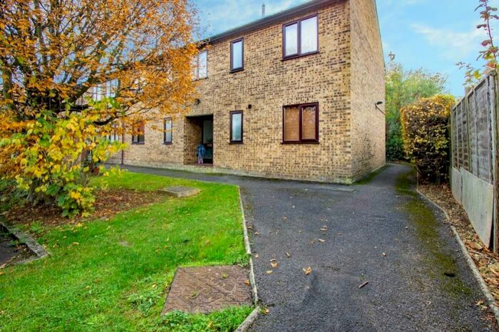 1 Bedroom Ground Flat To Rent In Dove Court, Carterton, Oxon, OX18