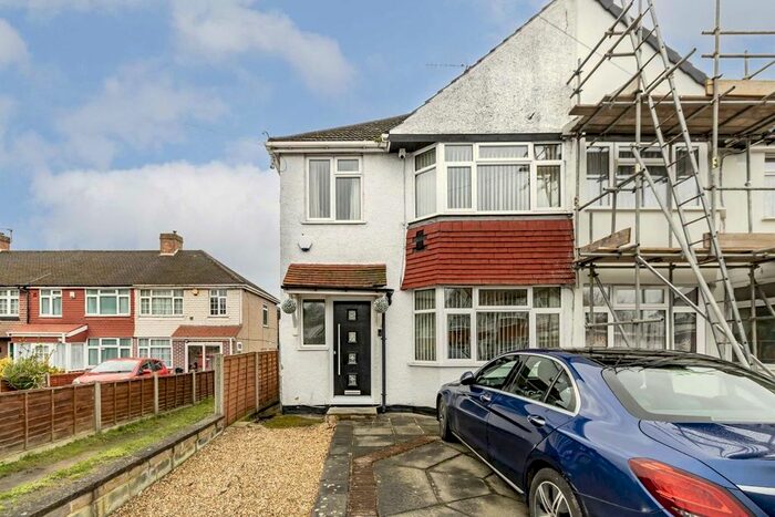 3 Bedroom Property To Rent In Byward Avenue, Feltham, TW14