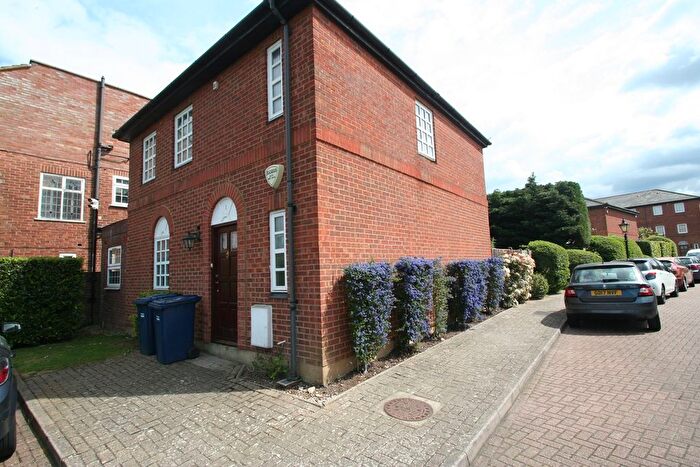 5 Bedroom Detached House To Rent In Hamlet Square, London, NW2