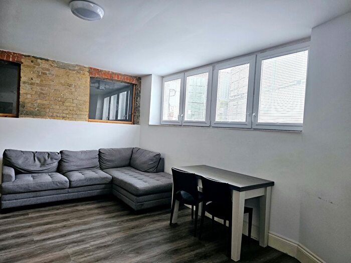 2 Bedroom Flat To Rent In Warspite Road, Woolwich, SE18
