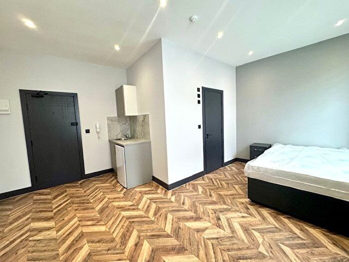 Studio To Rent In Newington Green Road, London, N1