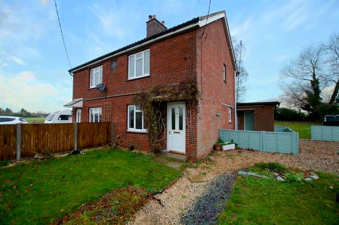 3 Bedroom Semi-Detached House For Sale In Billingford, NR20
