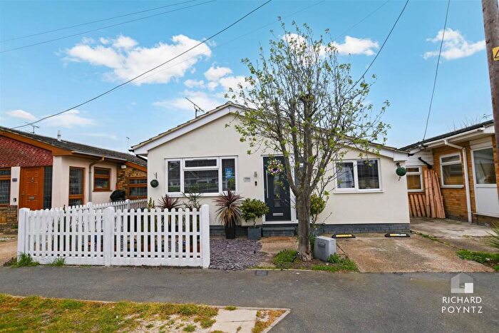 3 Bedroom Detached Bungalow For Sale In Close To Town -Fairlop Avenue, Canvey Island, SS8