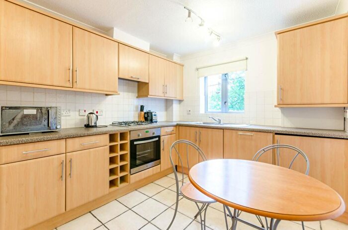 1 Bedroom Flat For Sale In Compass Point, Docklands, London, E14