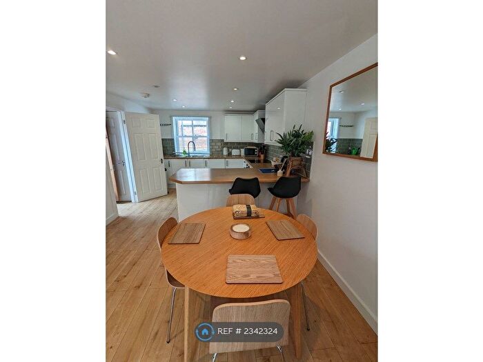 3 Bedroom Semi-Detached House To Rent In The Coach Houses, Worcester, WR1