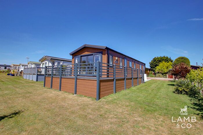 2 Bedroom Park Home For Sale In Leisure Glades Park, Clacton-On-Sea, CO16
