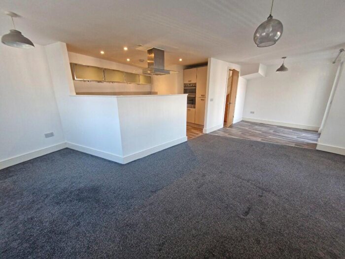 2 Bedroom Flat To Rent In Eastham Rake, CH62