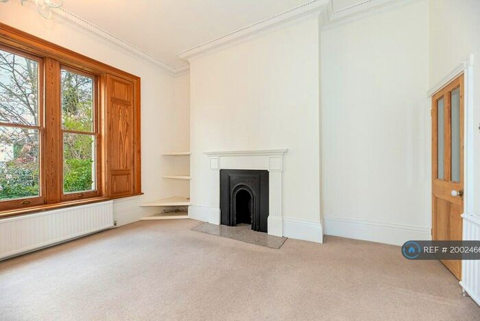 1 Bedroom Flat To Rent In Berrylands Road, Surbiton, KT5