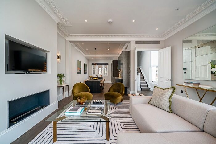 2 Bedroom Mews To Rent In Holly Bush Vale, Hampstead, NW3