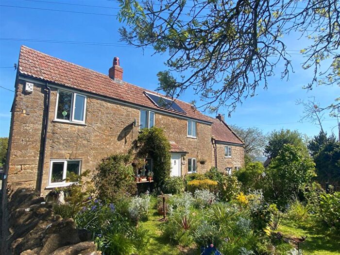 3 Bedroom Semi-Detached House For Sale In Dray Road, Higher Odcombe, BA22