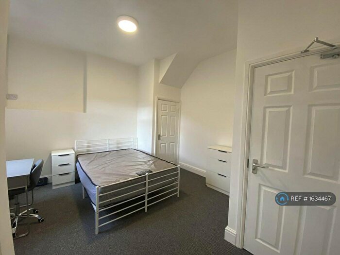Studio To Rent In Hathersage Road, Manchester, M13