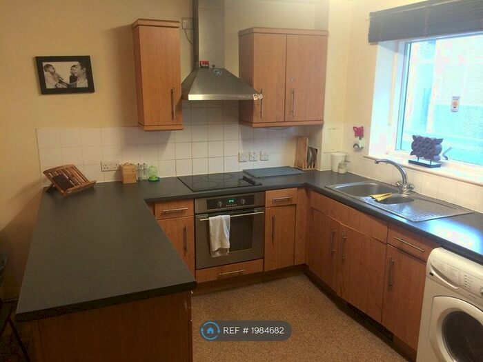 2 Bedroom Flat To Rent In Prince Regent Road, Hounslow, TW3