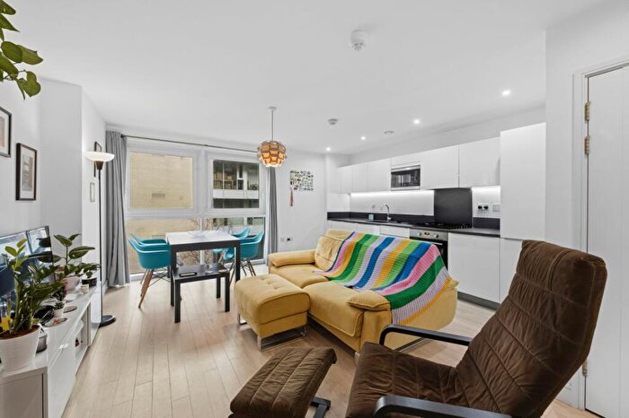 1 Bedroom Flat To Rent In Copenhagen Court, Pell Street, SE8