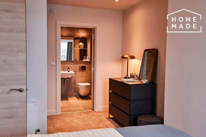 2 Bedroom Flat To Rent In Angel Gardens, M4