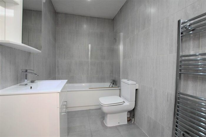 Studio To Rent In Gallery Apartments, Commercial Road, Whitechapel, London, E1