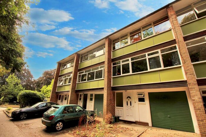 3 Bedroom Maisonette To Rent In Abbots Park, St Albans, AL1